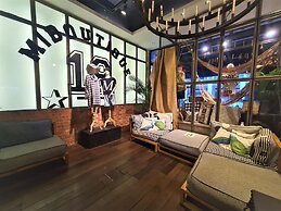 M Boutique Station 18