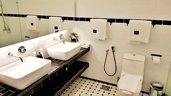 M Boutique Station 18