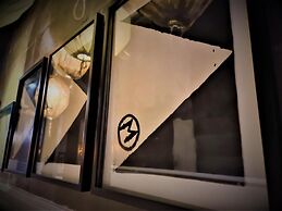 M Boutique Station 18