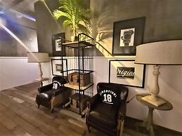 M Boutique Station 18