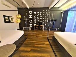 M Boutique Station 18