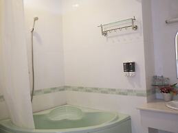 Hoa Phat Hotel & Apartment