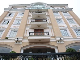 Hoa Phat Hotel & Apartment