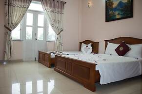 Hoa Phat Hotel & Apartment