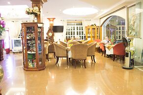 Hoa Phat Hotel & Apartment