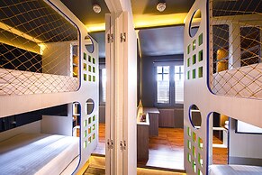 CUBE Family Boutique Capsule Hotel