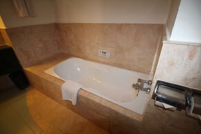 Grand Riverview Hotel