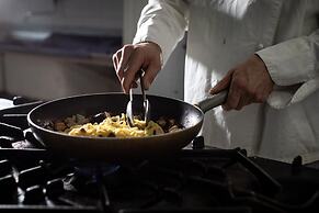 Amadei Hotel Figaro & Apartments