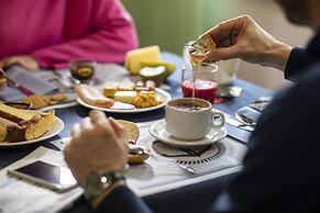 Amadei Hotel Figaro & Apartments