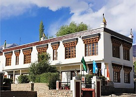 TIH Hotel Mahay Palace