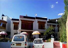 TIH Hotel Mahay Palace