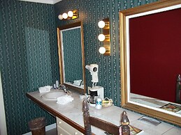 Weathervane Motel