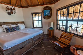 Thatch Caye, a Muy'Ono Resort