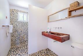 Thatch Caye, a Muy'Ono Resort
