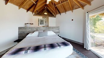 Thatch Caye, a Muy'Ono Resort