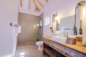 Thatch Caye, a Muy'Ono Resort