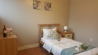 Kashaneh Hostel - 25 Greenbriar