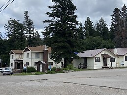 Summit Inn