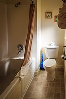 Green Gables Motel & Suites