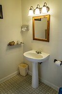 Green Gables Motel & Suites