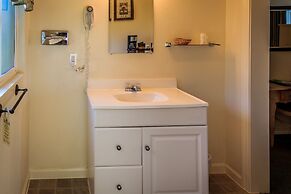 Green Gables Motel & Suites