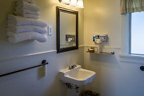 Green Gables Motel & Suites