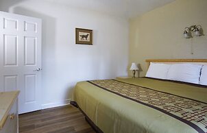 Green Gables Motel & Suites