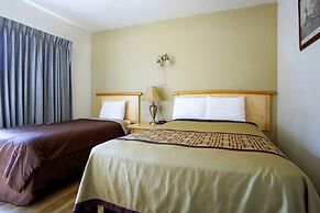 Green Gables Motel & Suites