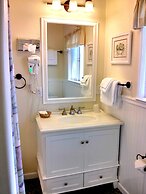 Green Gables Motel & Suites