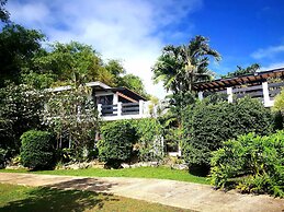 La Pernela Beachfront Resort