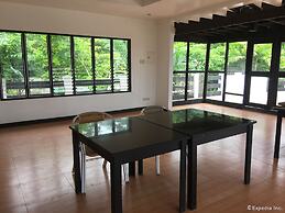 La Pernela Beachfront Resort