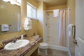 Charm Motel & Suites