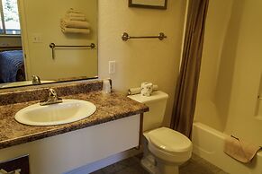 Charm Motel & Suites