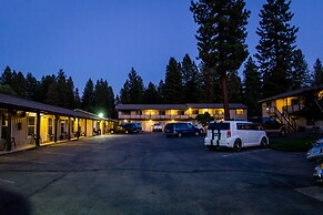 Charm Motel & Suites