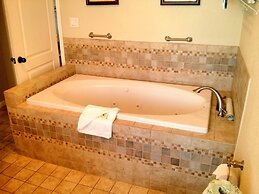 Charm Motel & Suites