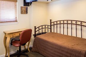 Charm Motel & Suites