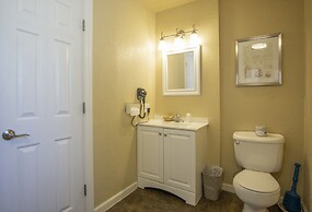 Charm Motel & Suites