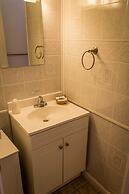 Charm Motel & Suites