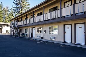 Charm Motel & Suites