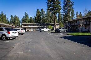 Charm Motel & Suites