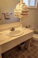 Charm Motel & Suites