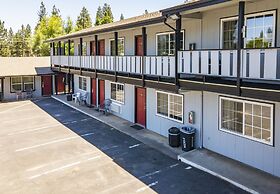 Charm Motel & Suites