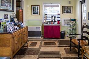 Charm Motel & Suites