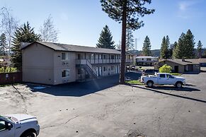 Charm Motel & Suites