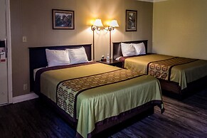 Charm Motel & Suites