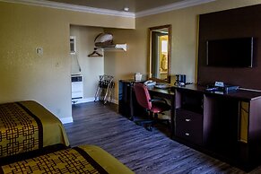 Charm Motel & Suites