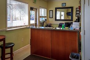 Charm Motel & Suites