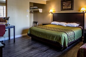 Charm Motel & Suites