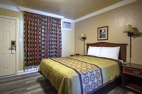 Charm Motel & Suites