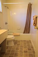 Charm Motel & Suites